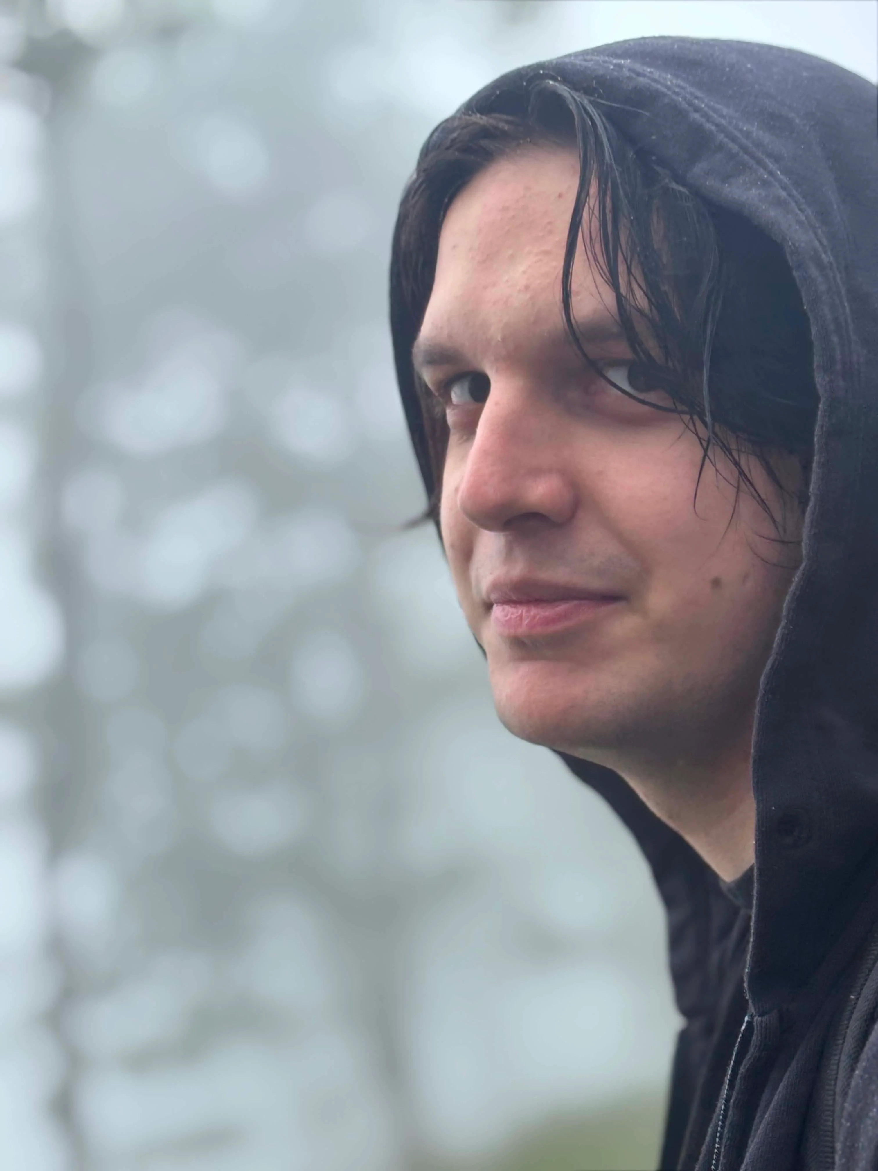 Mateusz Urbaniak podczas górskiej wędrówki